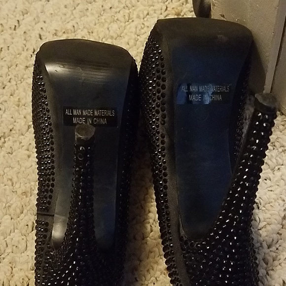 black heels - Picture 3 of 4